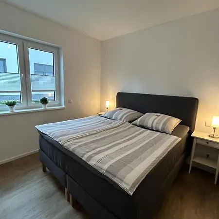Top-ferienwohnung Bei Berlin, Bis 3 Gaeste, Terrasse Und Garten * 베슈텐지